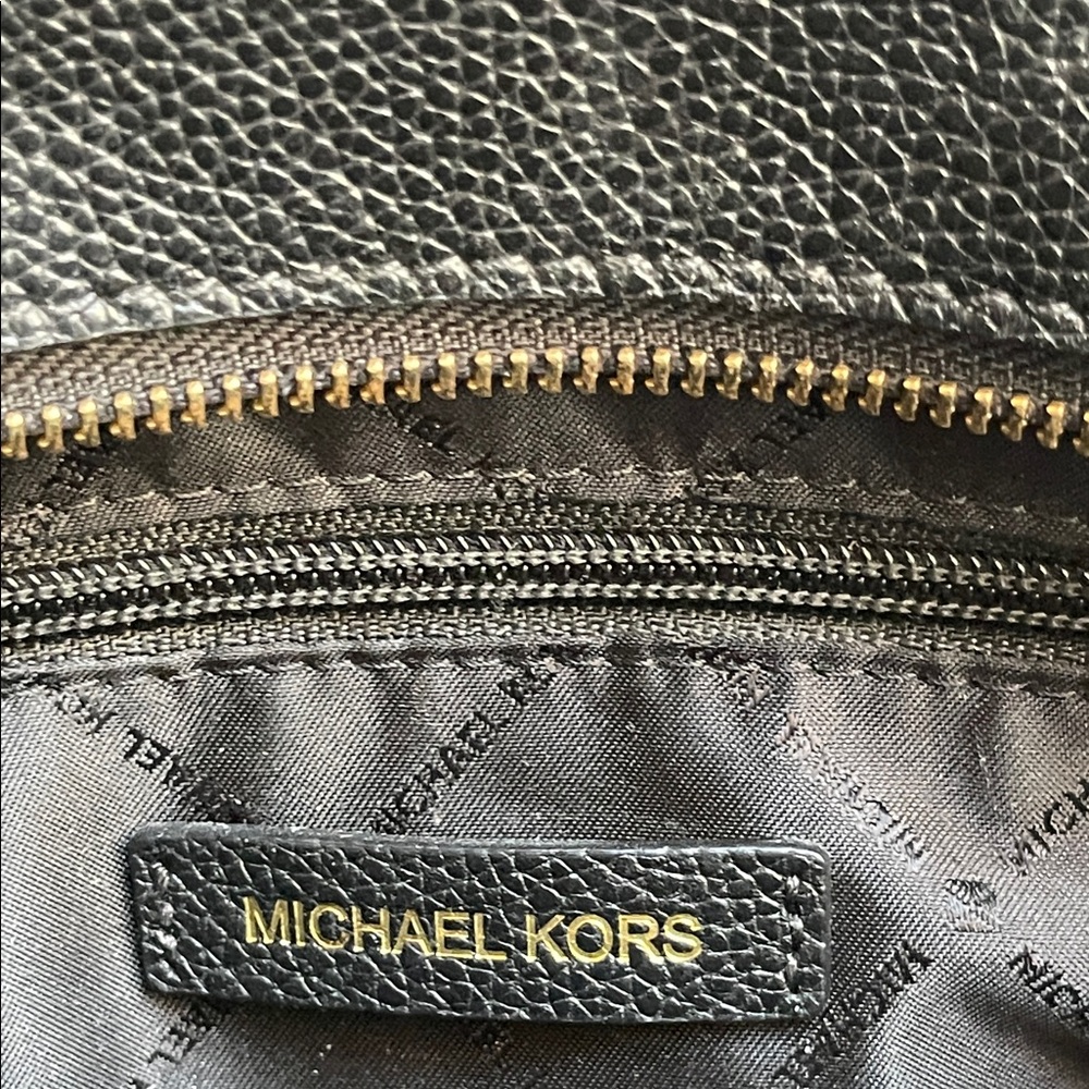 Michael Kors Karson Leather Handbag in black - Picture 11 of 14
